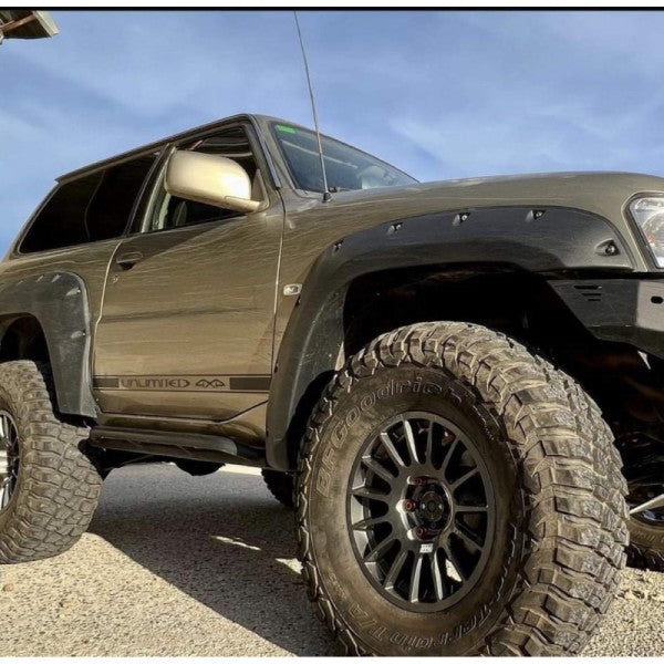 نيسان باترول Y61 Series 4 05-23، 2DR، أجنحة جانبية